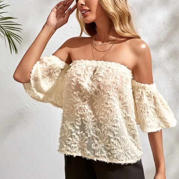 Off the shoulder blouse 🌿 - Picture 4 of 5